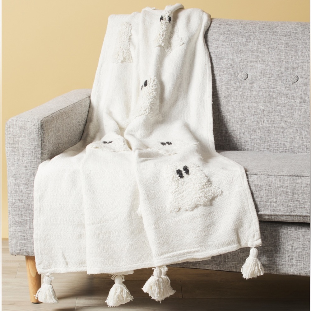 Ghost Throw 👻🤍